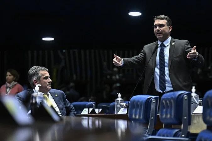 Ciro já foi alvo de ação da PF; Flávio diz que foi "dinheiro privado para um filme privado" - (crédito: Andressa Anholete/Agência Senad)
