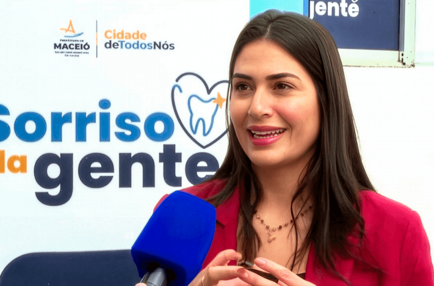 A diretora-presidente do Maceió Saúde, Camila Porciuncula, acompanhou os atendimentos porta aberta do programa Sorriso da Gente, uma iniciativa que amplia o acesso da população aos serviços odontológicos especializados pelo SUS. Foto: Reprodução/TV Pajuçara