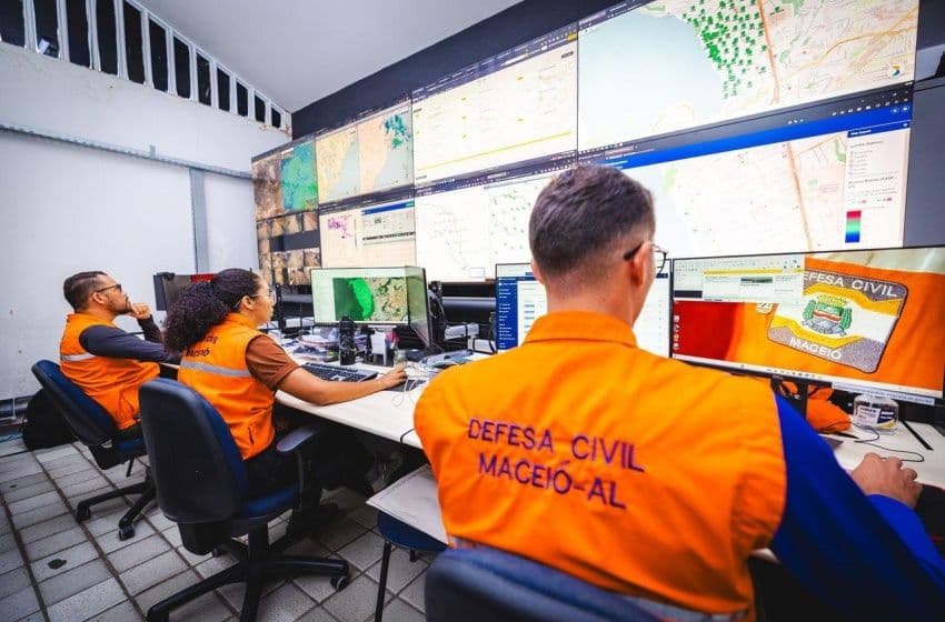 Técnicos realizam monitoramento de forma ininterrupta. Foto: Secom Maceió