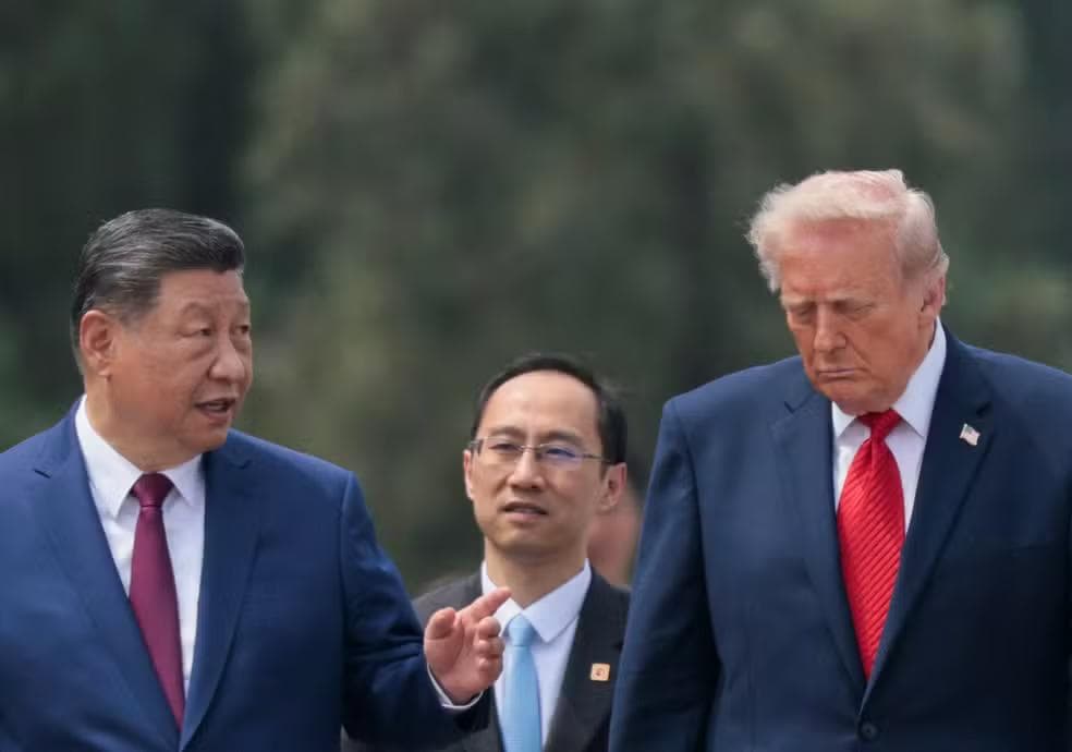 Xi Jinping e Donald Trump em Pequim, em 14 de maio de 2026 — Foto: Reuters