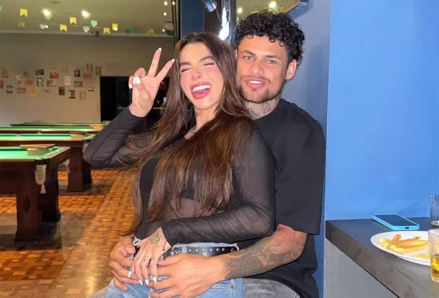 Petra Mattar e o namorado, Matheus 'Cabeliso' — Foto: Reprodução/Instagram