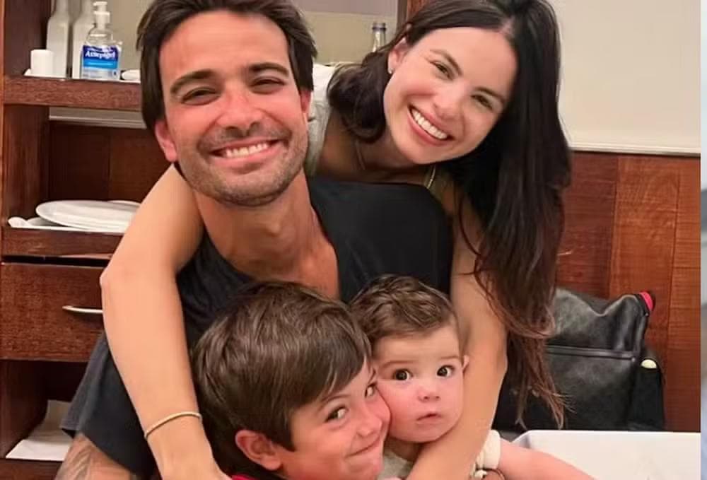 Sthefany Brito e Igor Raschkovsky já são pais de Antonio Enrico e Vicenzo — Foto: Reprodução/Instagram