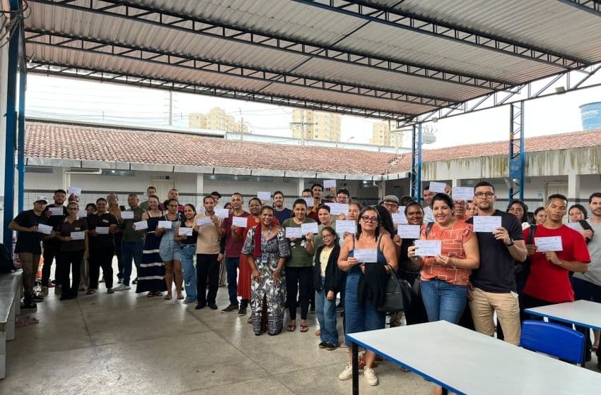 A ação faz parte do trabalho de educação permanente da Visa, que promove orientação aos setores de comercialização de alimentos e bebidas. Foto: Cortesia