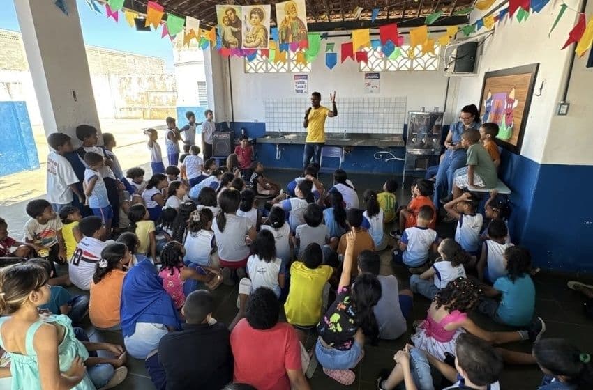 Palestra sobre futebol motiva estudantes de escola municipal. Foto: Cortesia