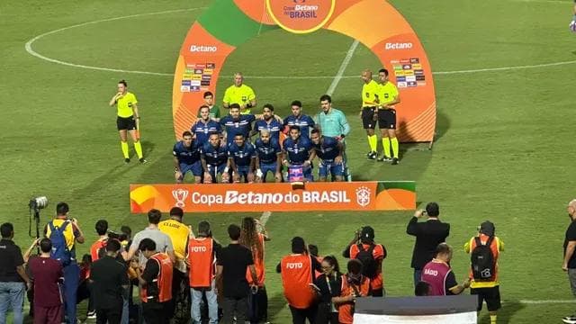 Fortaleza posa para fotógrafos antes do jogo contra o CRB (Foto: Rodrigo Cedro/TV Asa Branca)