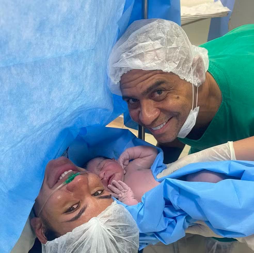 Walter acompanha o nascimento da filha Melinda em Maceió — Foto: Arquivo Pessoal