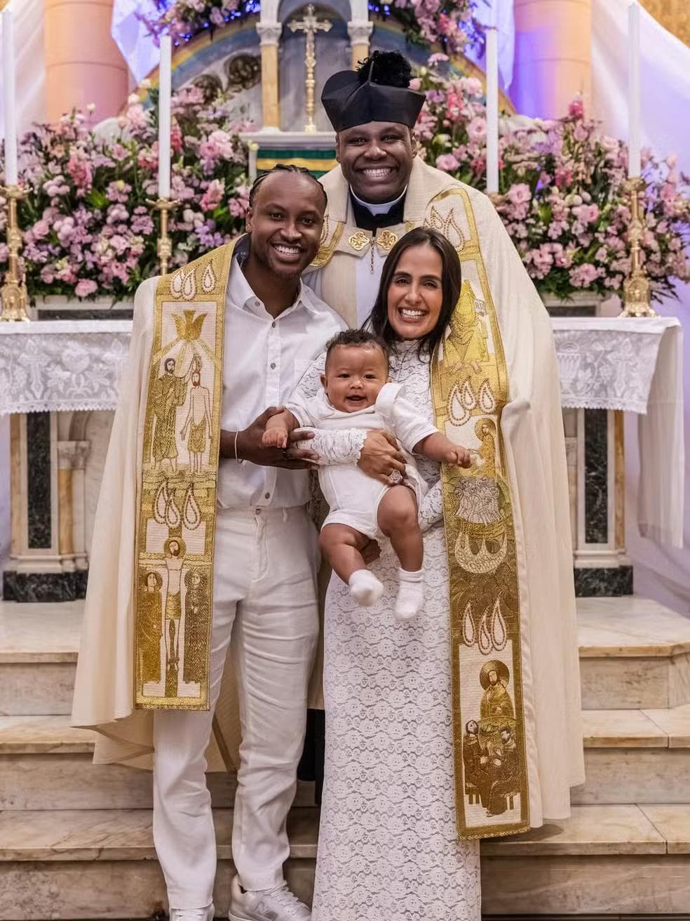 Carol Peixinho e Thiaguinho celebram batizado do filho, Bento, em igreja no Rio de Janeiro — Foto: Reprodução/Instagram