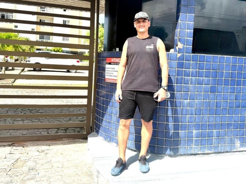 Morador Paulo Emanuel, acompanha as mudanças e acredita que a praça será um novo ponto de encontro para as famílias. Foto: Isabella Vieira/Ascom Seminfra