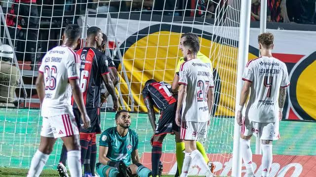 Lucas Arcanjo, goleiro, do Vitória, na partida contra o Flamengo (Foto: Márcio José/AGIF)