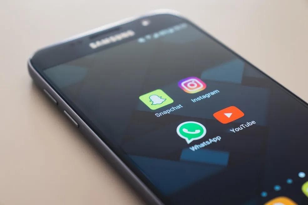 Um dos decretos assinados por Lula atualiza a regulamentação do Marco Civil da Internet — Foto: Christian Wiediger / Unsplash