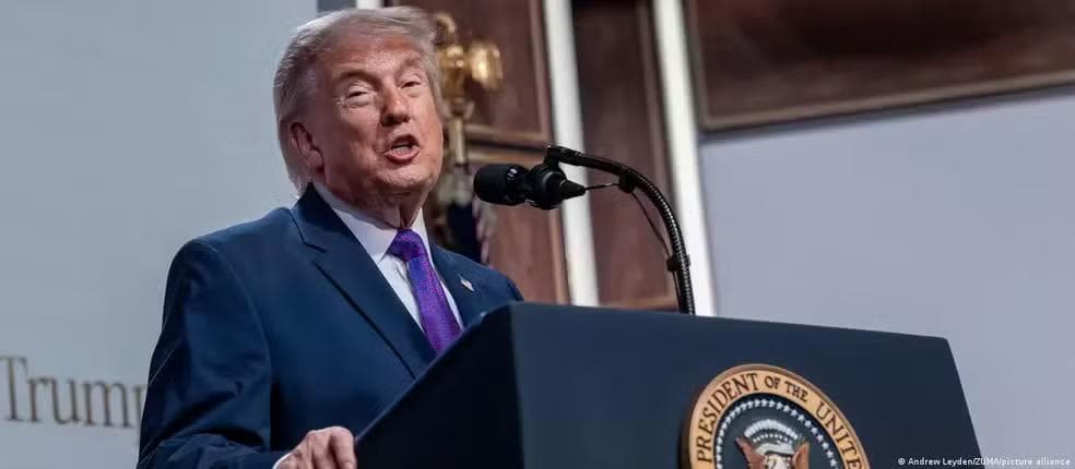 Eleições de meio de mandato, em novembro, podem fazer Trump perder maioria no Congresso — Foto: Andrew Leyden/ZUMA/picture alliance Anúncio/DW