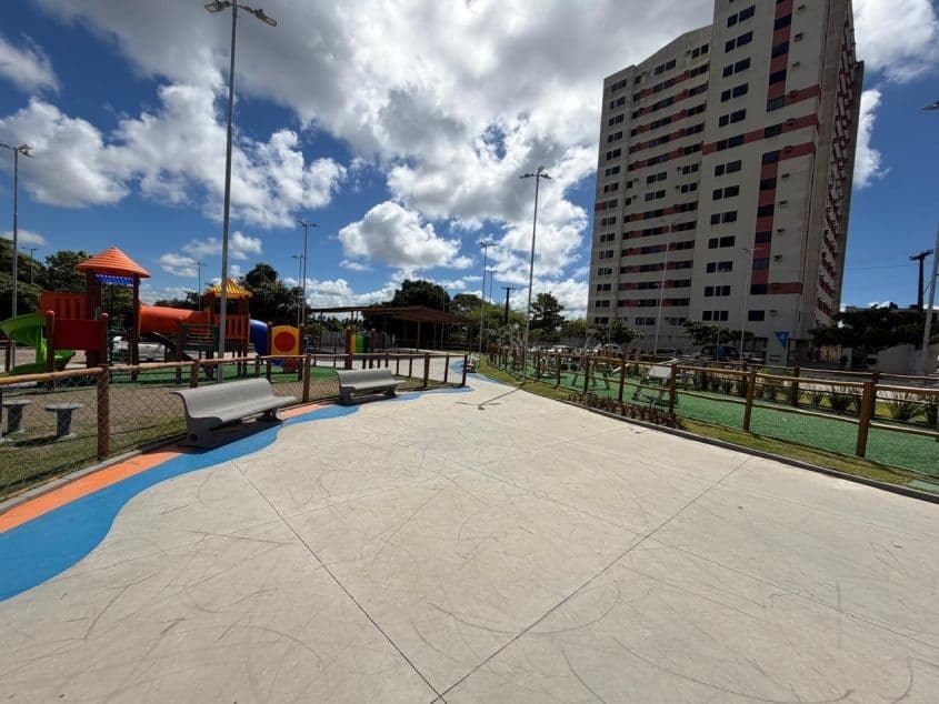 A praça recebeu o nome de São Luís Orione, religioso italiano conhecido como o "Santo da Caridade" e fundador da Pequena Obra da Divina Providência. Foto: Isabella Vieira/Ascom Seminfra