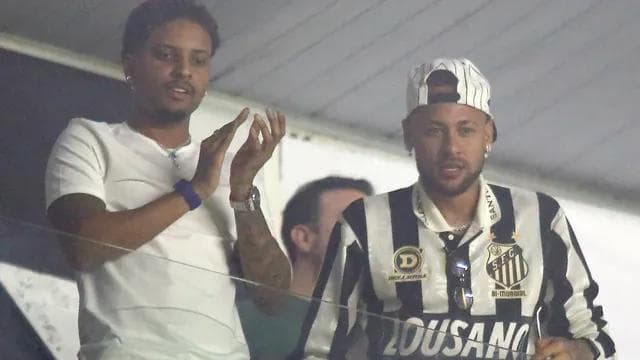 Rodrygo e Neymar em Santos x Deportivo Cuenca (Foto: Mauricio De Souza/AGIF)