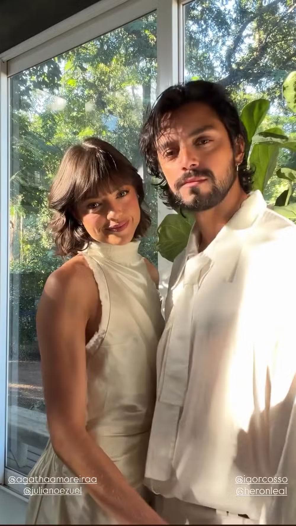 Agatha Moreira e Rodrigo Simas conseguiram folga das gravações das novelas 'Quem Ama Cuida' e 'A Nobreza do Amor' — Foto: Reprodução/ Instagram @agathaamoreiraa