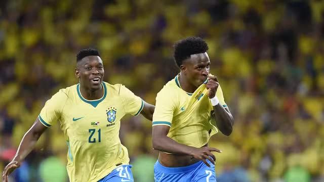 Vini Jr. e Luiz Henrique em Brasil x Panamá (Foto: André Durão)
