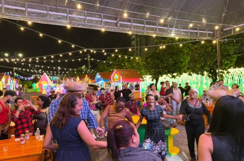 Vila de São João no Jaraguá tem forró com trio pé-de-serra e encantou os visitantes. Foto: Bia Rodrigues/Ascom Ilumina
