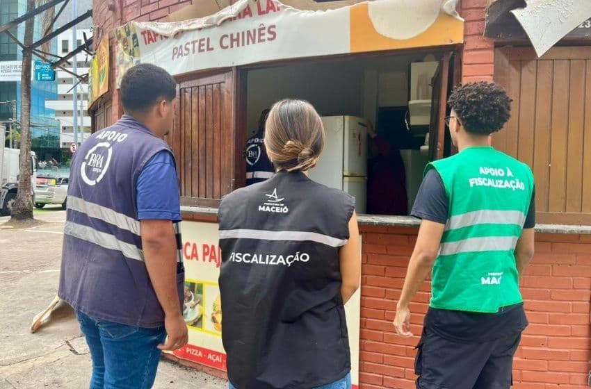Com a destruição dos quiosques, os trabalhadores ficaram impossibilitados de comercializar seus produtos, comprometendo a geração de renda. Foto: Ascom Semsc
