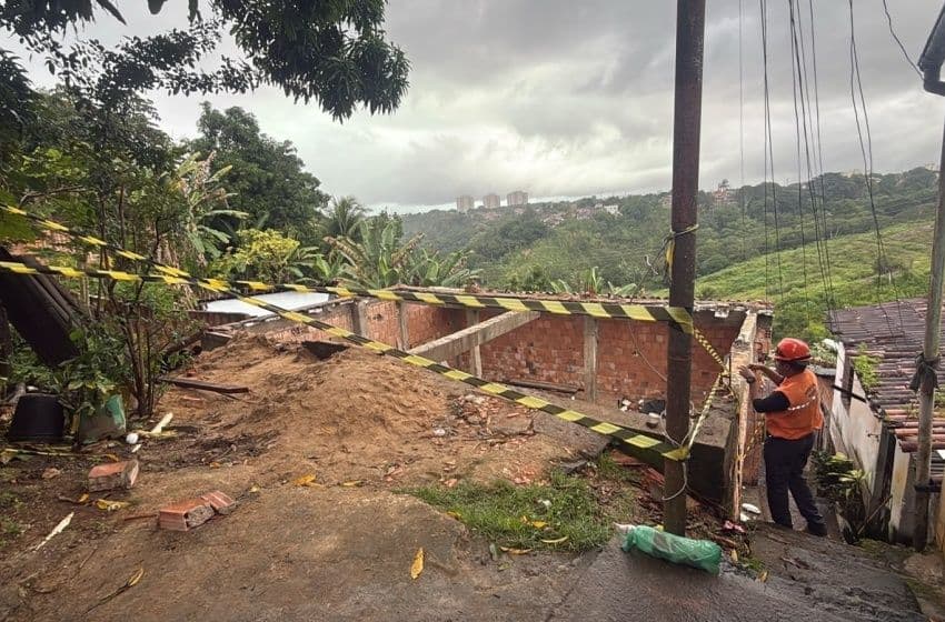 Demolição executada nesta segunda-feira (15), no Benedito Bentes. Foto: Defesa Civil de Maceió