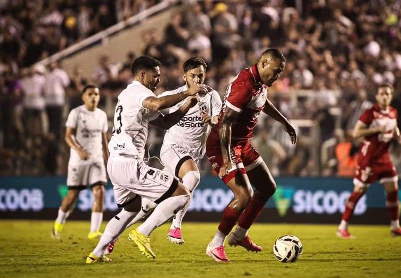 Mikael em ação pelo CRB contra o Ceará — Foto: Francisco Cedrim/ASCOM CRB