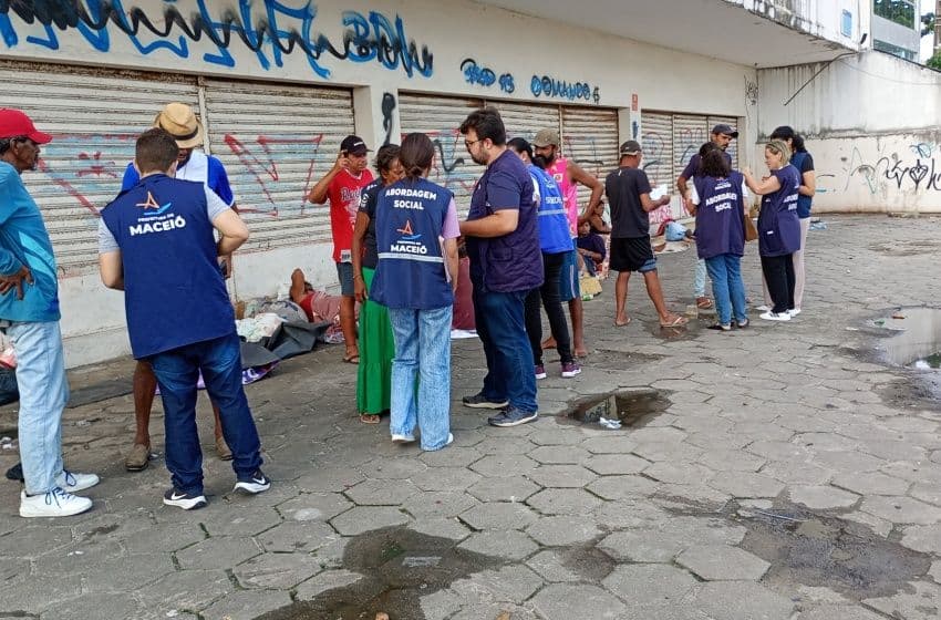 Abordagem Social visitou vários pontos na parte baixa. Foto: Ascom Semdes