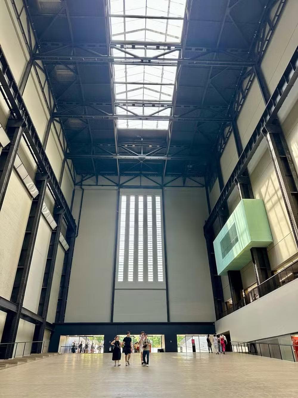 Debora Bloch curte Londres com o filho, Hugo Anquier — Foto: Reprodução/Instagram