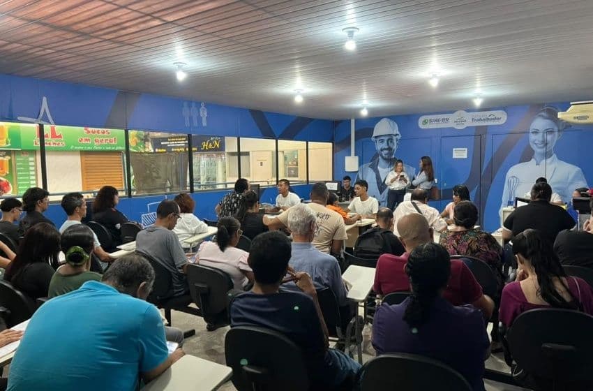 Feirão de Empregabilidade da Semtes reuniu candidatos em busca de uma oportunidade de trabalho durante ação realizada no Sine Maceió, em parceria com o Mix Mateus. Foto: Ascom Semtes