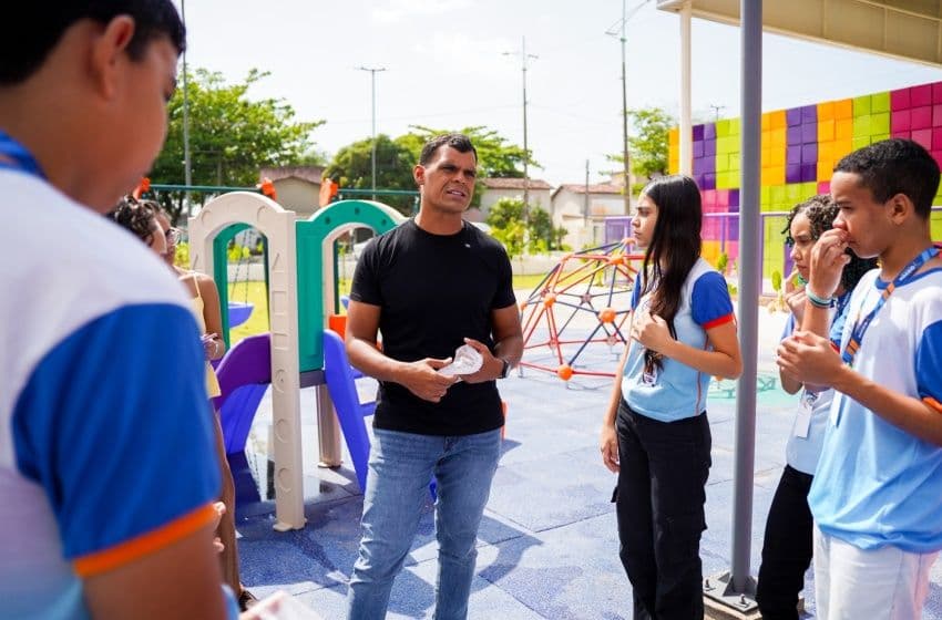 Estudantes se tornaram "Secretário por um dia" - Foto: Mel Cleto (Ascom Semed)