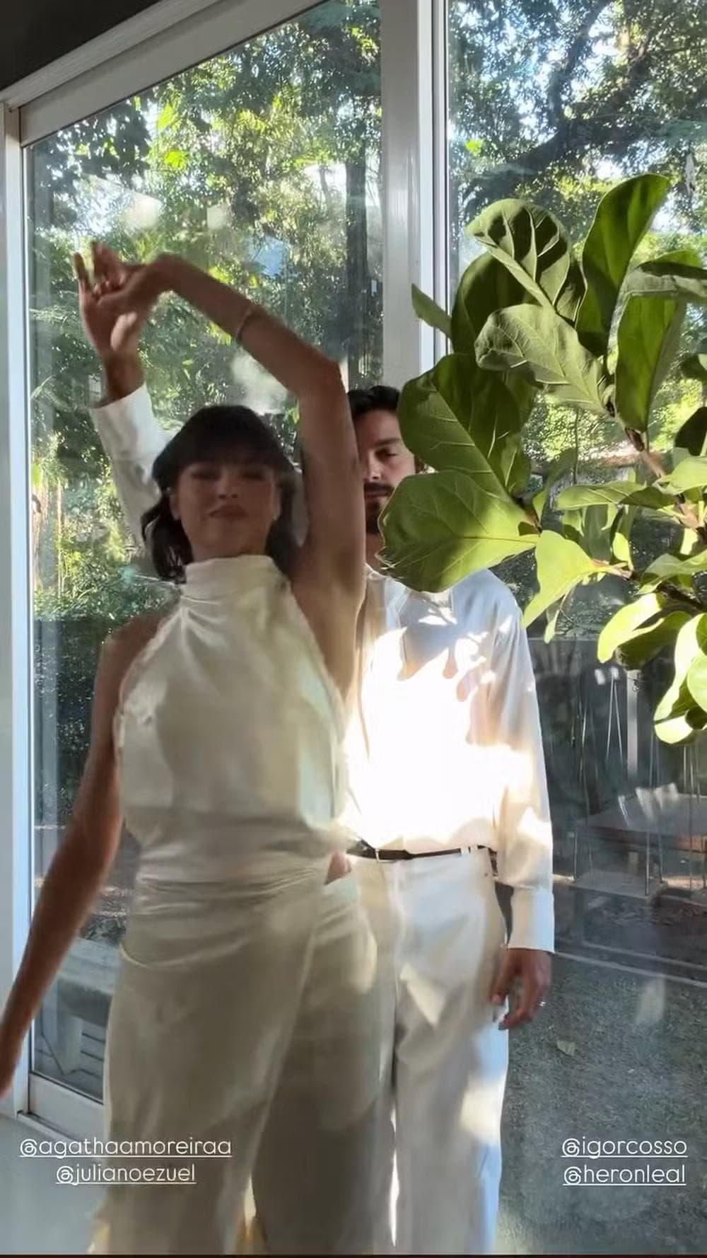 Agatha Moreira e Rodrigo Simas com look branco — Foto: Reprodução/ Instagram @agathaamoreiraa