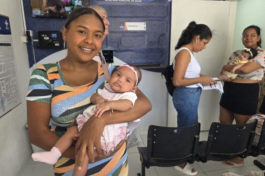 O serviço de limpeza é constante nos canais do riacho. Foto: Beto Macário/Secom Maceió.