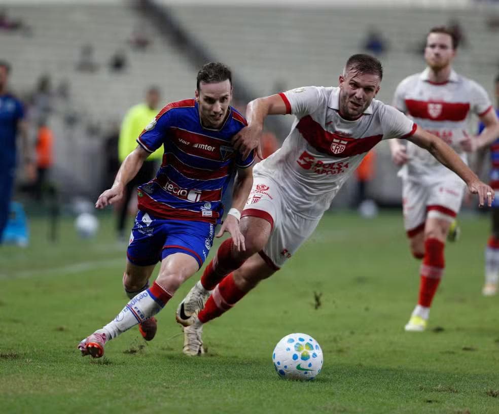 Fortaleza levou a melhor no jogo de ida e venceu por 2 a 1 — Foto: Kid Júnior/SVM