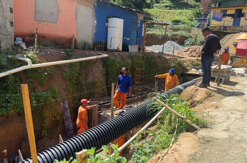 Construção do canal que dará espaço ao Parque Linear da Grota da Alegria. Foto: Ascom Seminfra