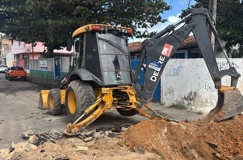 Serviço prevê a instalação de 20 metros de tubulação para ampliar a capacidade de escoamento das águas pluviais. Foto: Ascom Seminfra