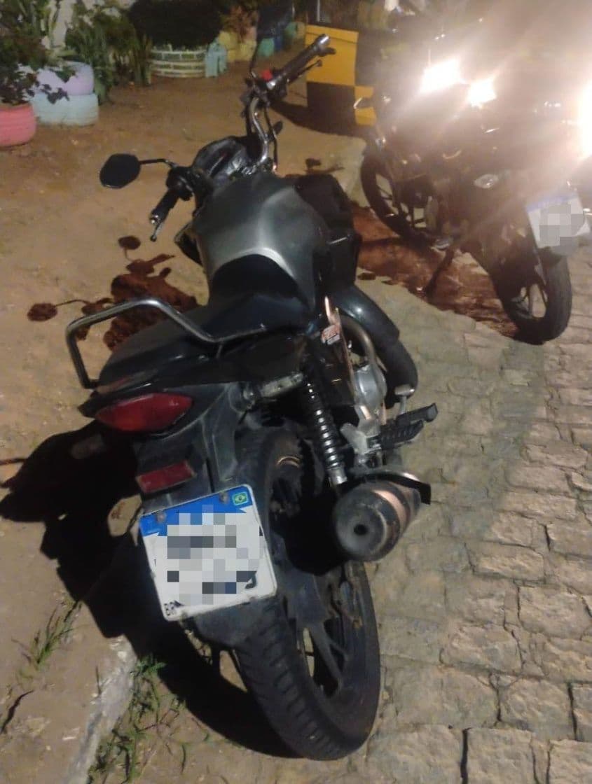 Veículo foi localizado estacionado no Jacintinho; Polícia foi acionada. Foto: DMTT