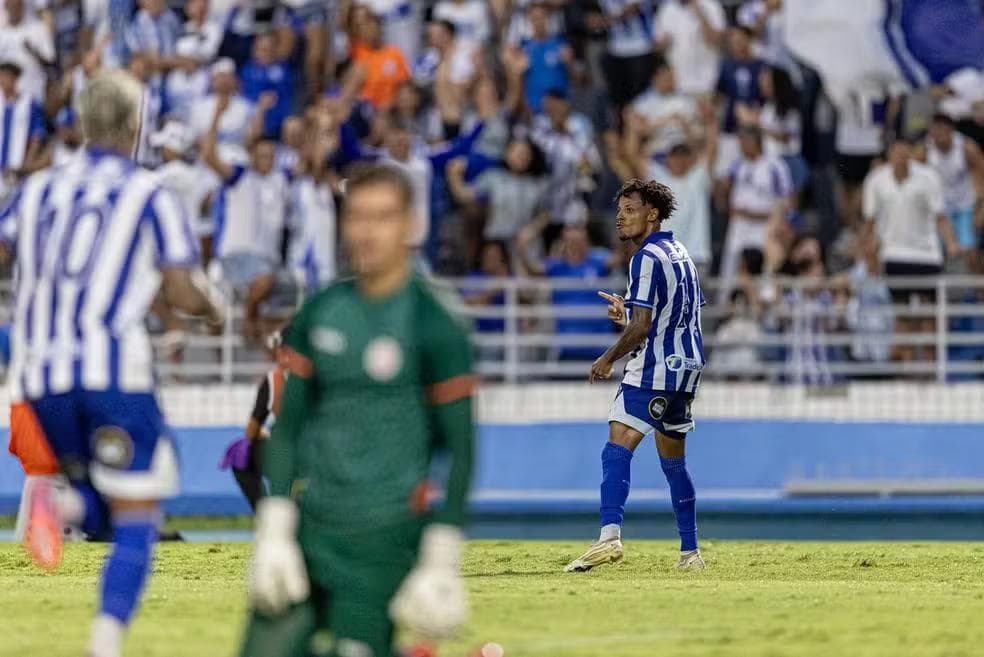 Rian Santana comemora gol do CSA na estreia da Série D 2026 — Foto: Allax Max/Ascom CSA