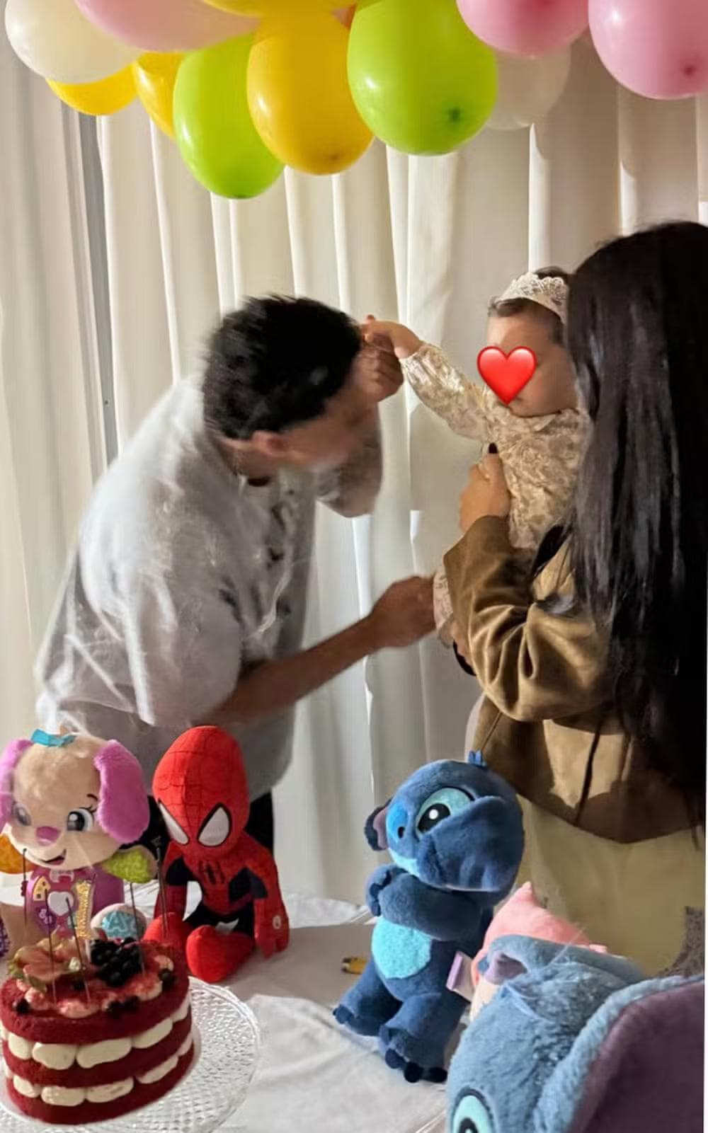 João Mendes e Giovanna Buscacio comemoraram o aniversário de 1 ano da filha — Foto: Reprodução/Instagram