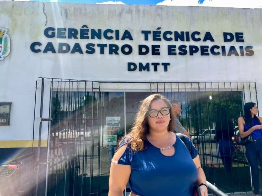 Eduarda dos Santos é mãe e foi à Getec para buscar o cartão Vamu Especial do filho. Foto: Ascom DMTT