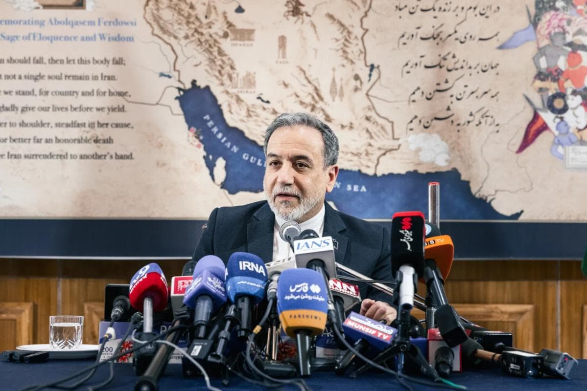 Ministro das Relações Exteriores do Irã, Abbas Araghchi, participa de uma coletiva de imprensa em Nova Delhi, Índia, em 15 de maio. • Elke Scholiers/Getty Images/CNN