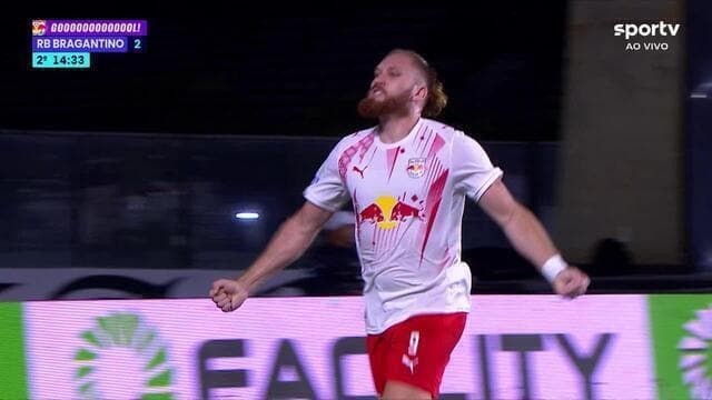 Aos 14 min do 2º tempo - gol de dentro da área de Isidro Pitta do Bragantino contra o Vasco