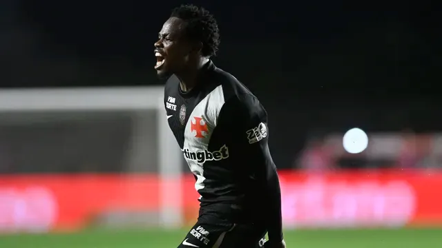 Andrés Gómez comemora gol marcado em Vasco x Vitória, pela Copa do Brasil (Foto: André Durão)