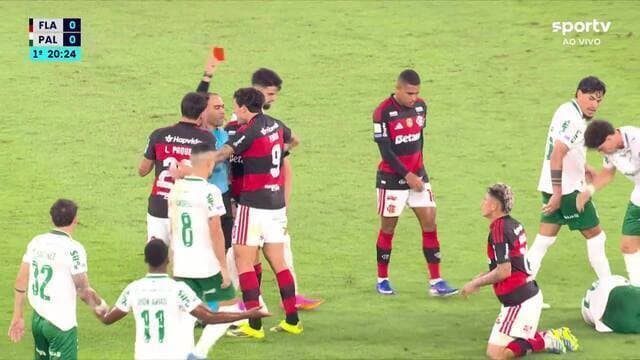 Aos 20 min do 1º tempo - cartão vermelho de Carrascal do Flamengo contra o Palmeiras