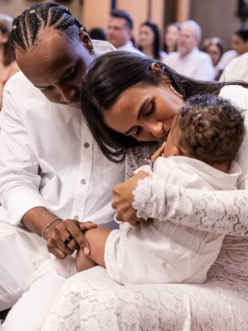 Carol Peixinho e Thiaguinho celebram batizado do filho, Bento, em igreja no Rio de Janeiro — Foto: Reprodução/Instagram