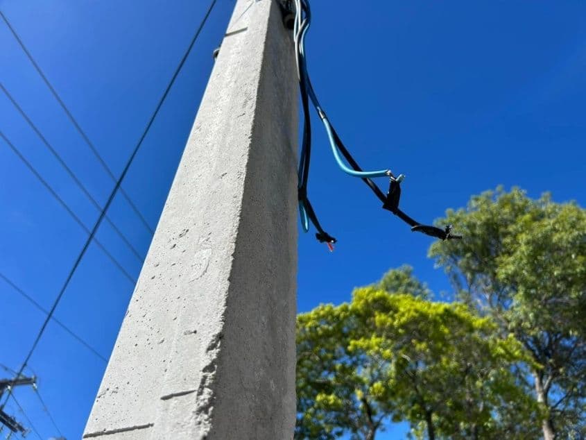 Cabos foram cortados na Praça Guimarães Passos, no Poço. Foto: Savio Lima/Ascom Ilumina