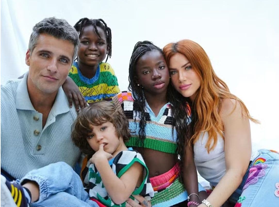 Giovanna Ewbank e Bruno Gagliasso com os filhos, Titi, Bless e Zyan — Foto: Instagram
