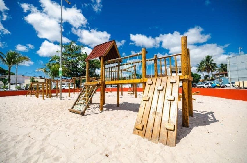 Praça Santa Lúcia é um dos espaços públicos construídos por meio da Outorga Onerosa do Direito de Construir. Foto: Jonathan Lins/Secom Maceió.