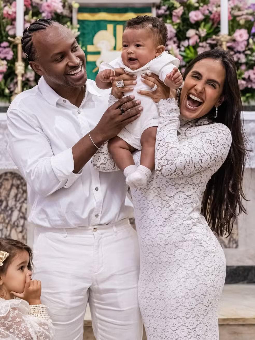 Carol Peixinho e Thiaguinho celebram batizado do filho, Bento, em igreja no Rio de Janeiro — Foto: Reprodução/Instagram