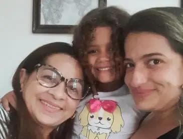 Ivanise com a filha Fagna e a neta Eva, de 7 anos - Arquivo pessoal