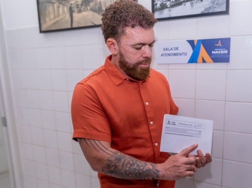 Gabriel faz alerta para população regularizar o benefício. Foto: Allan César/Ascom Semdes