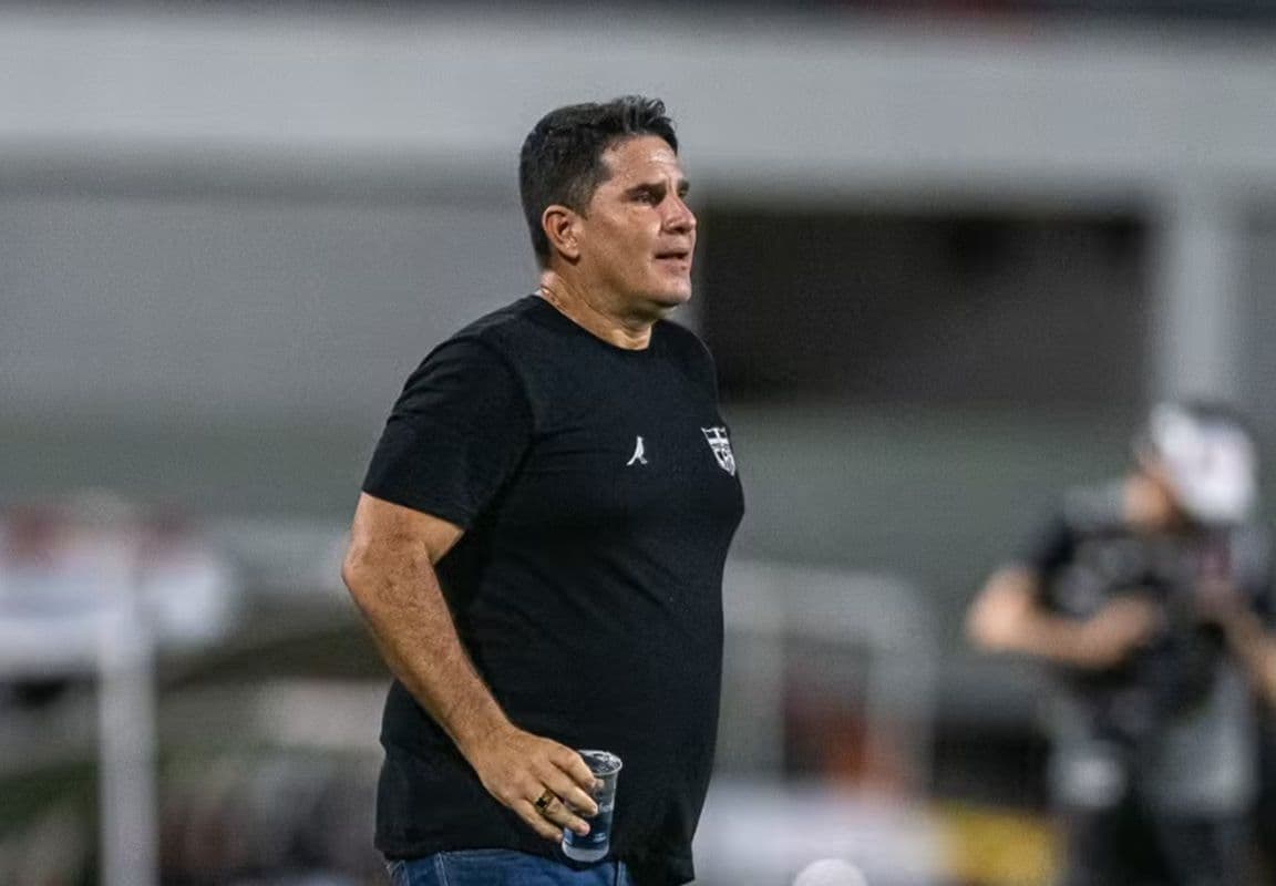 Eduardo Barroca, técnico do CRB, gostou da atuação contra o Operário — Foto: Francisco Cedrim/ASCOM CRB