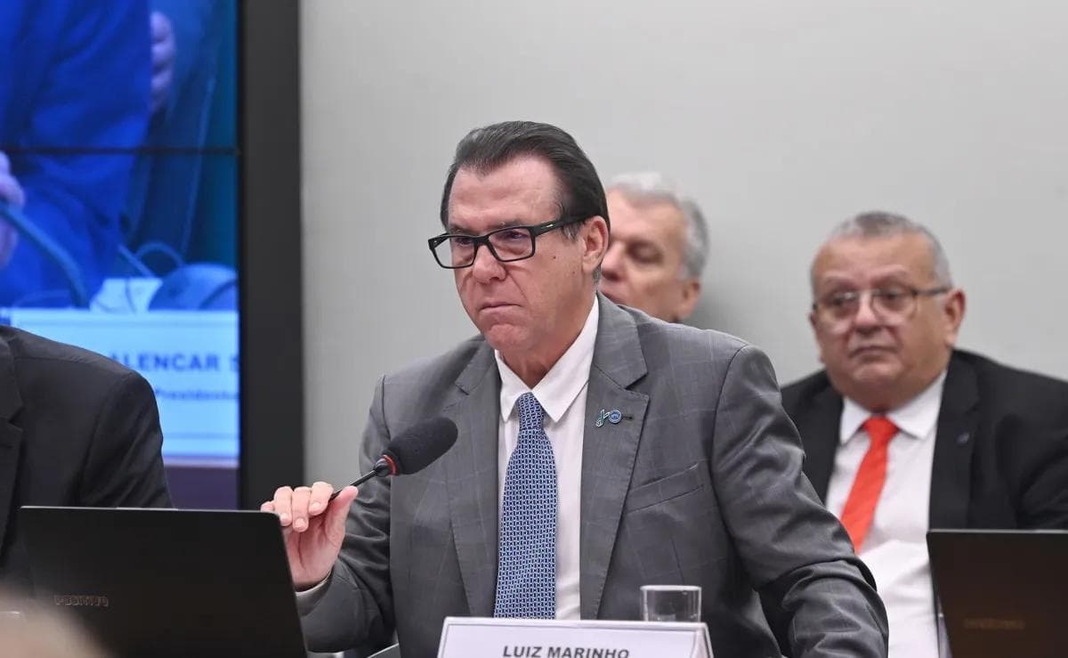 Luiz Marinho, ministro do Trabalho, durante comissão especial para discutir o fim da 6x1 - Agência Câmara • Zeca Ribeiro