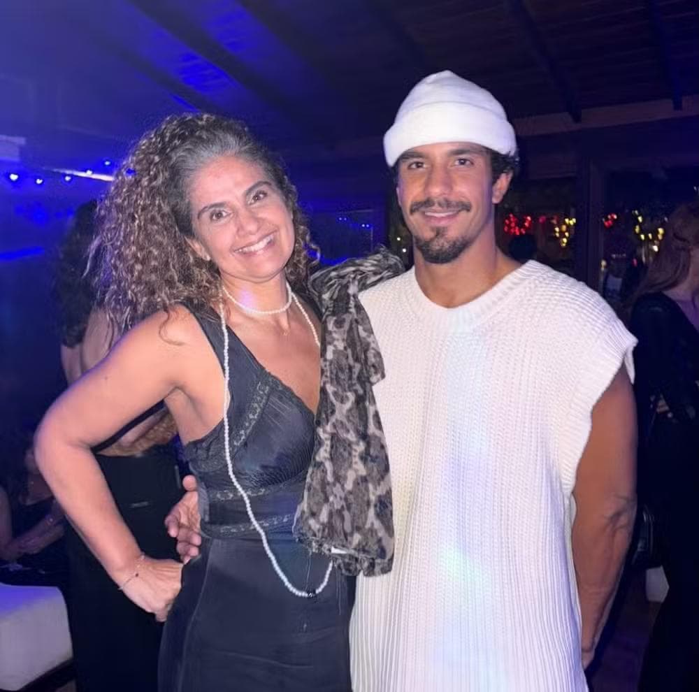 Diogo Novaes, filho mais velho de Marcello Novaes, e a mãe, Sheyla Beta — Foto: Reprodução/Instagram